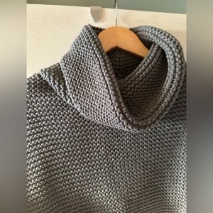 Medium gray Zara knit turtleneck sweater. Excellent condition!